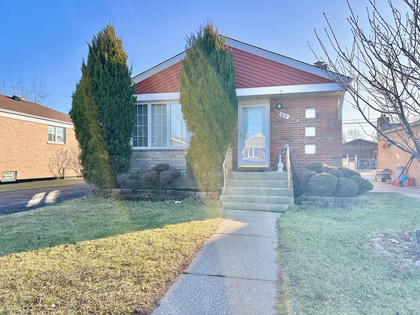 4131 W 81st Place — Chicago, IL 60652