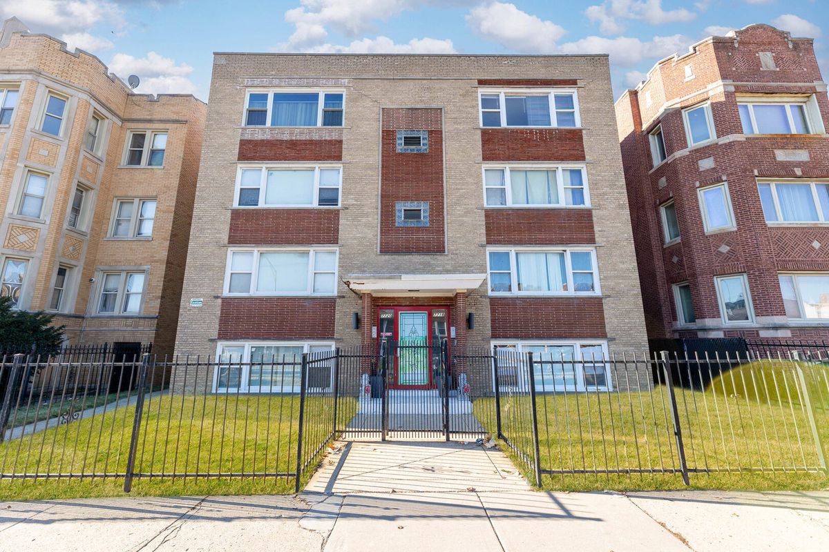 7718 Jeffery Boulevard, Chicago, IL 60649