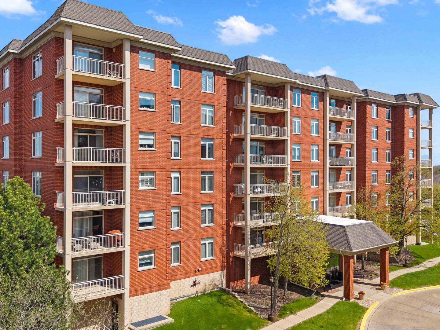 8400 Callie Avenue #607 — Morton Grove, IL 60053