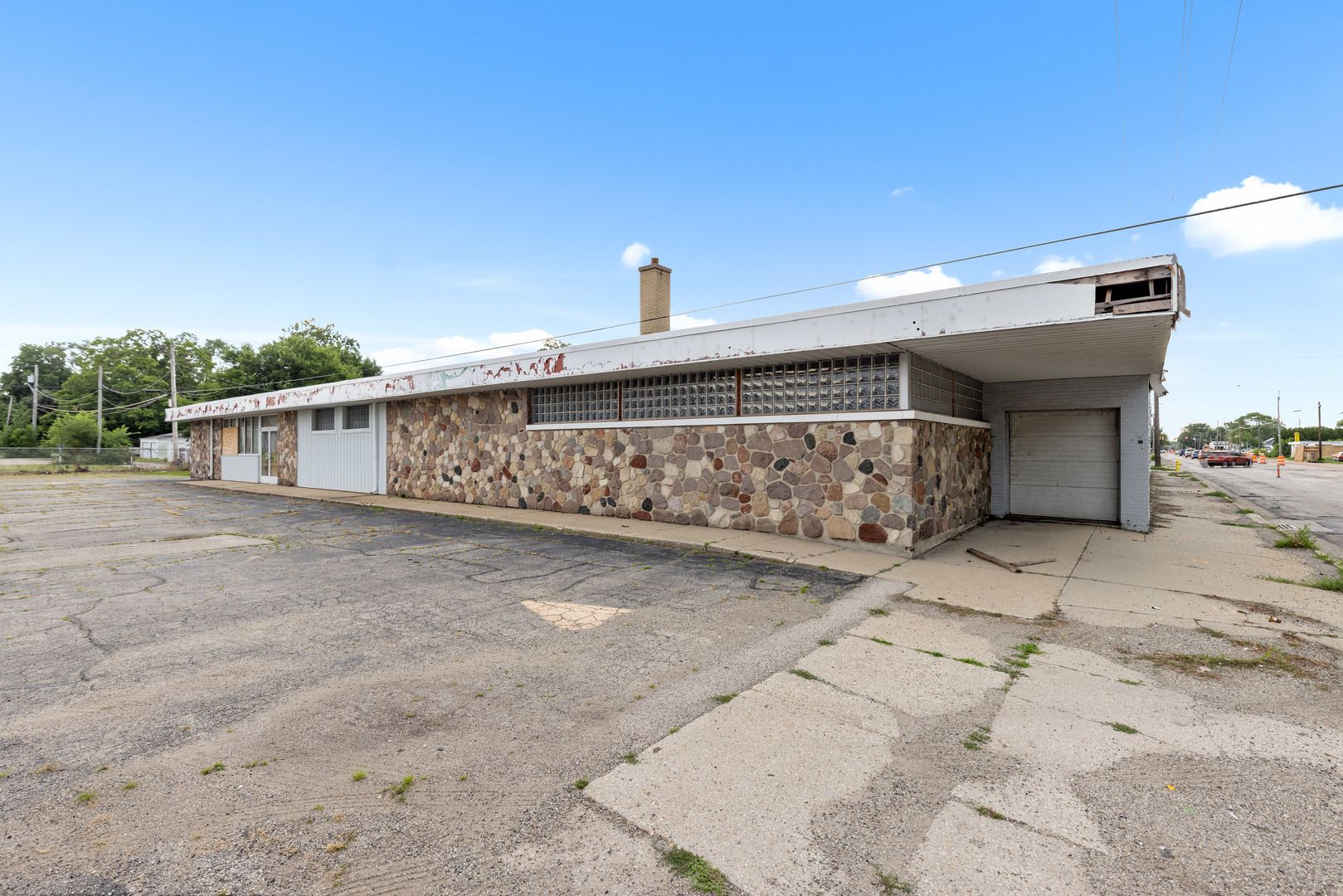 2111 11TH Street — Rockford, IL 61104