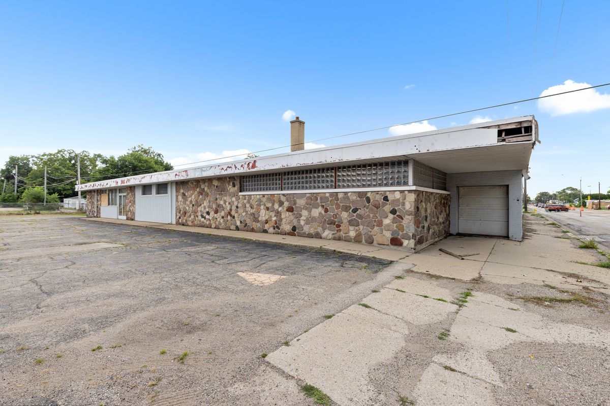 2111 11TH Street, Rockford, IL 61104