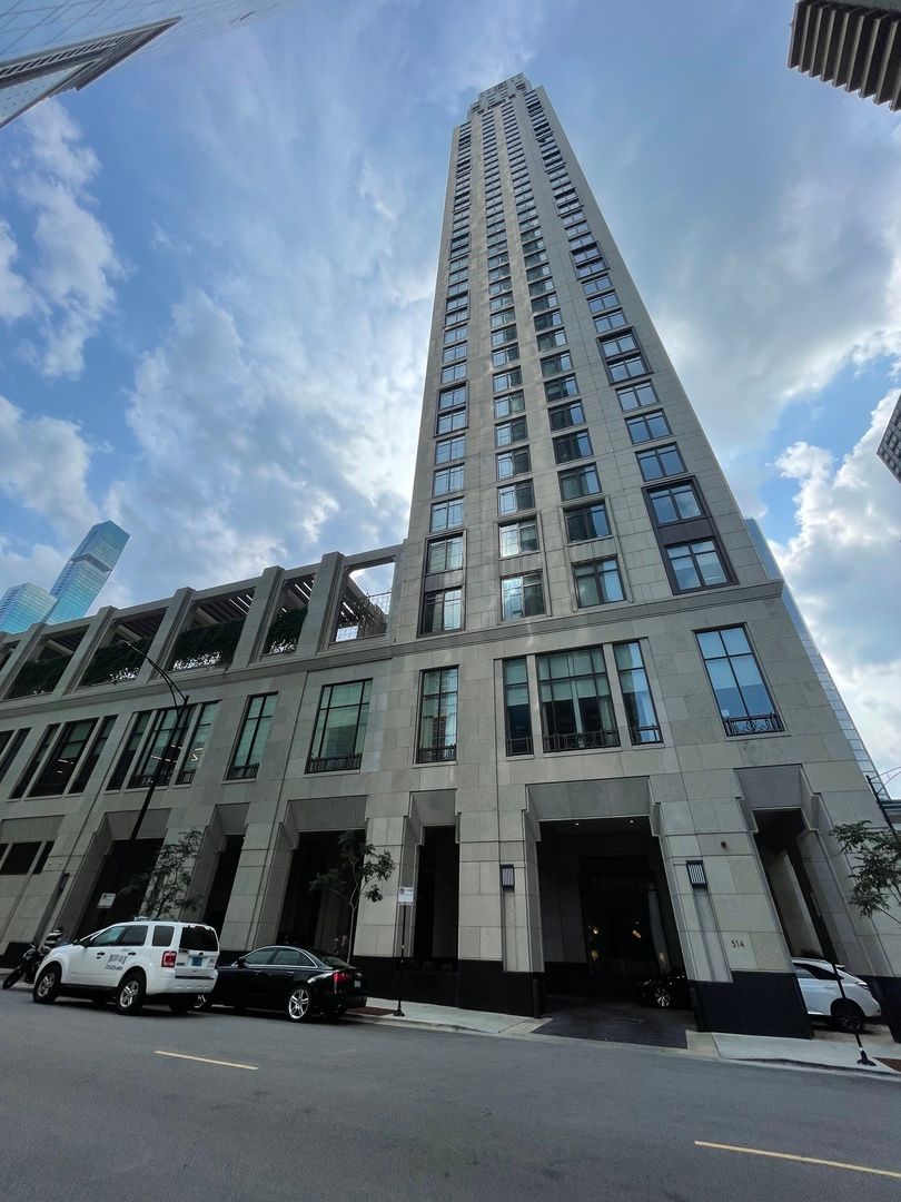 514 N Peshtigo Court #2306 — Chicago, IL 60611
