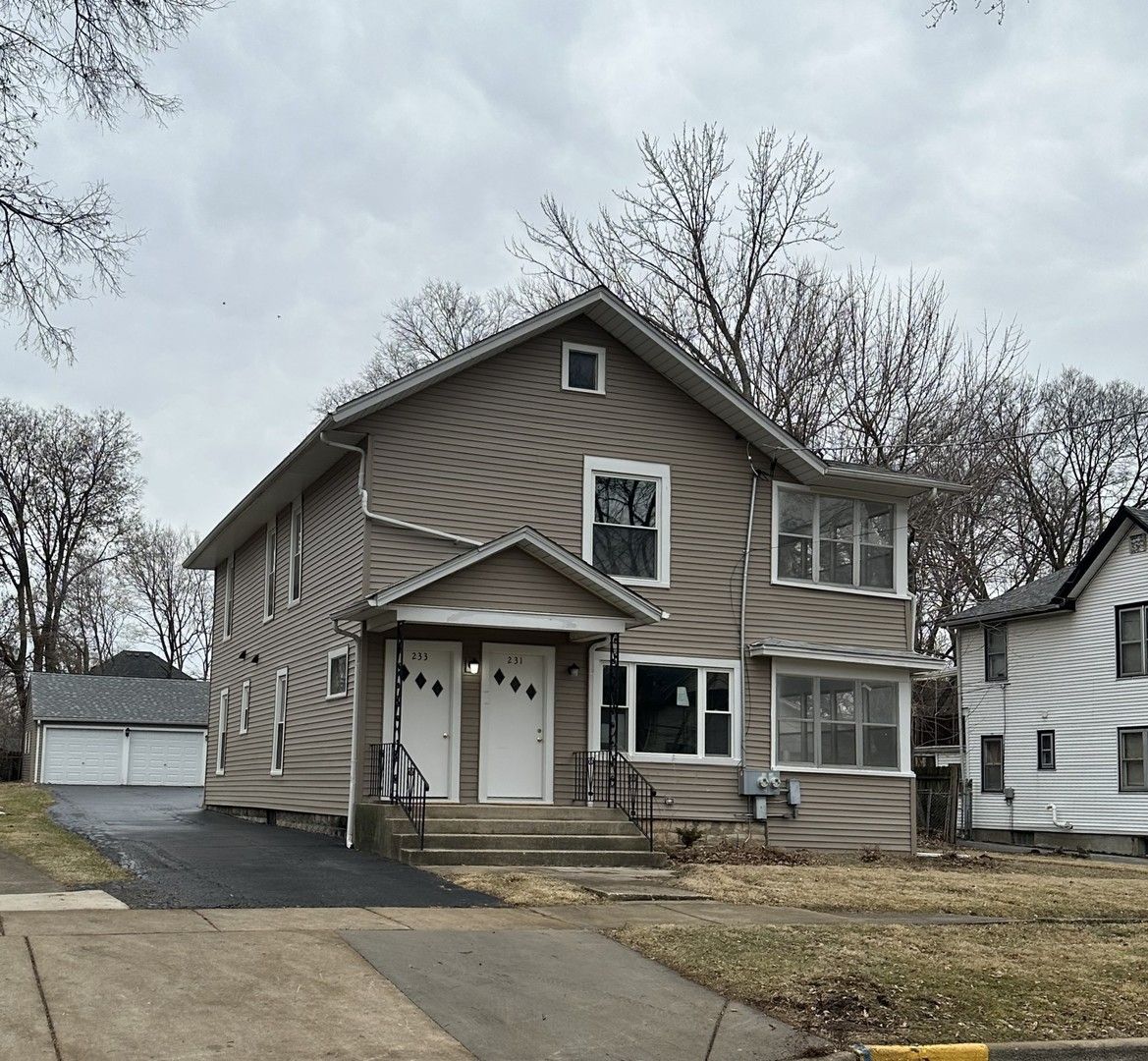 231-233 Williams Street — Aurora, IL 60506