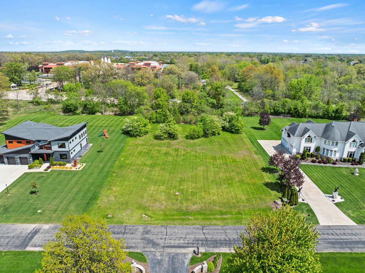 4N707 White Oak Lane, Wayne, IL 60184