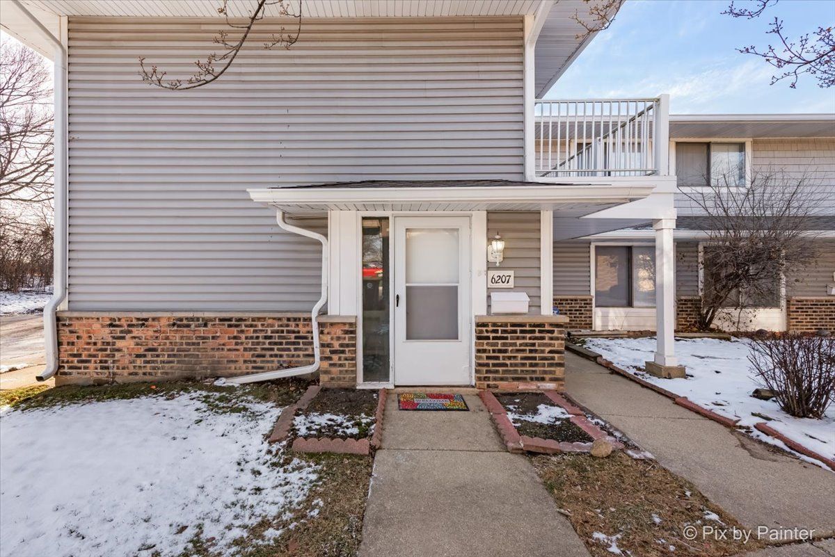 6207 Kit Carson Drive #6207 — Hanover Park, IL 60133