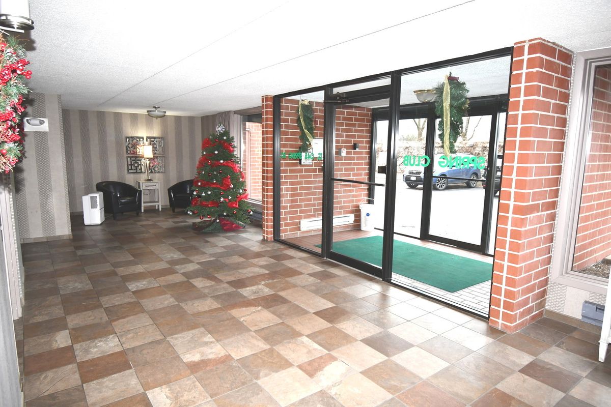 1S045 Spring Road #H2, Oakbrook Terrace, IL 60181