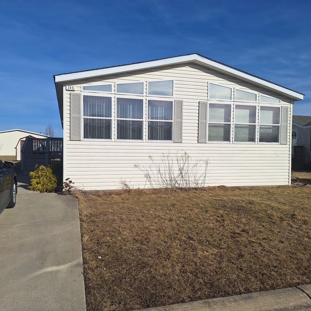 185 Blue Jay Drive — Lynwood, IL 60411