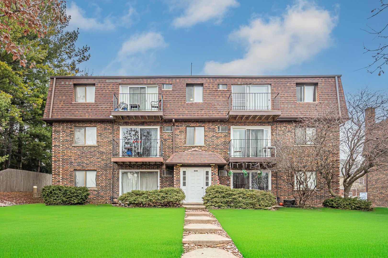 1225 Whispering Hills Court #3B — Naperville, IL 60540