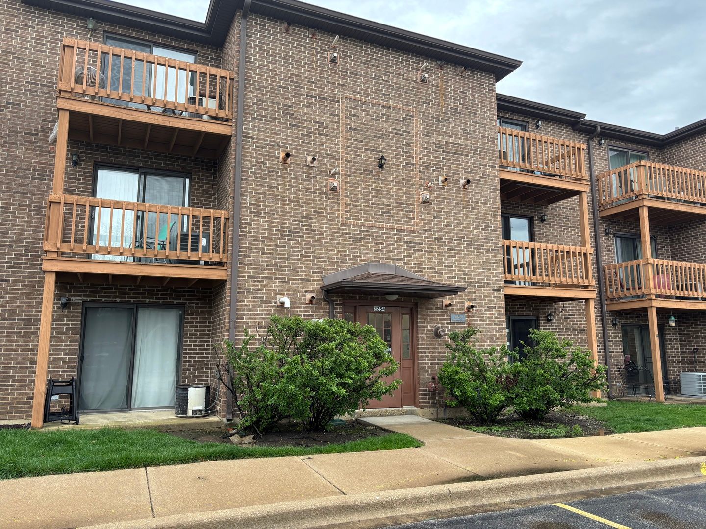 2254 ABBEYWOOD Drive #E — Lisle, IL 60532