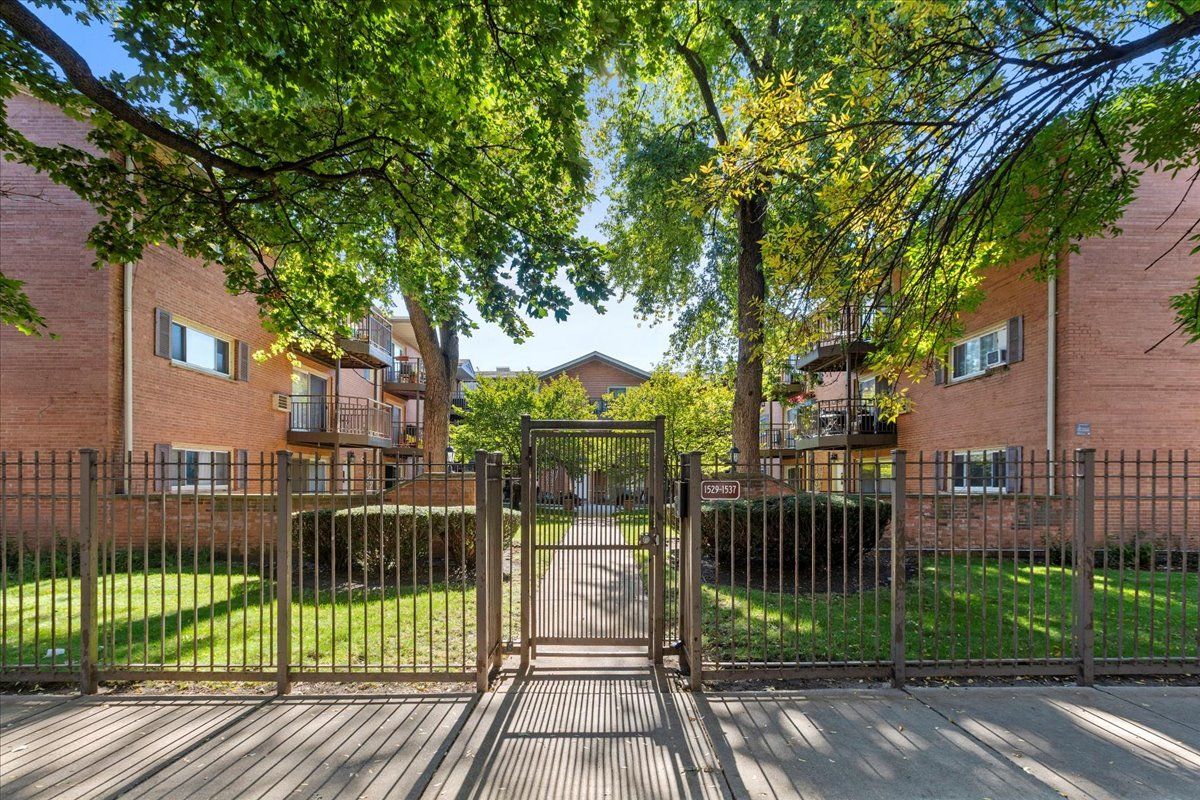 1537 FARWELL Avenue, Chicago, IL 60626