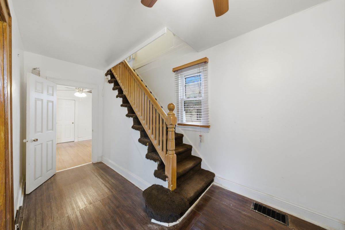 814 S 11th Avenue, Maywood, IL 60153