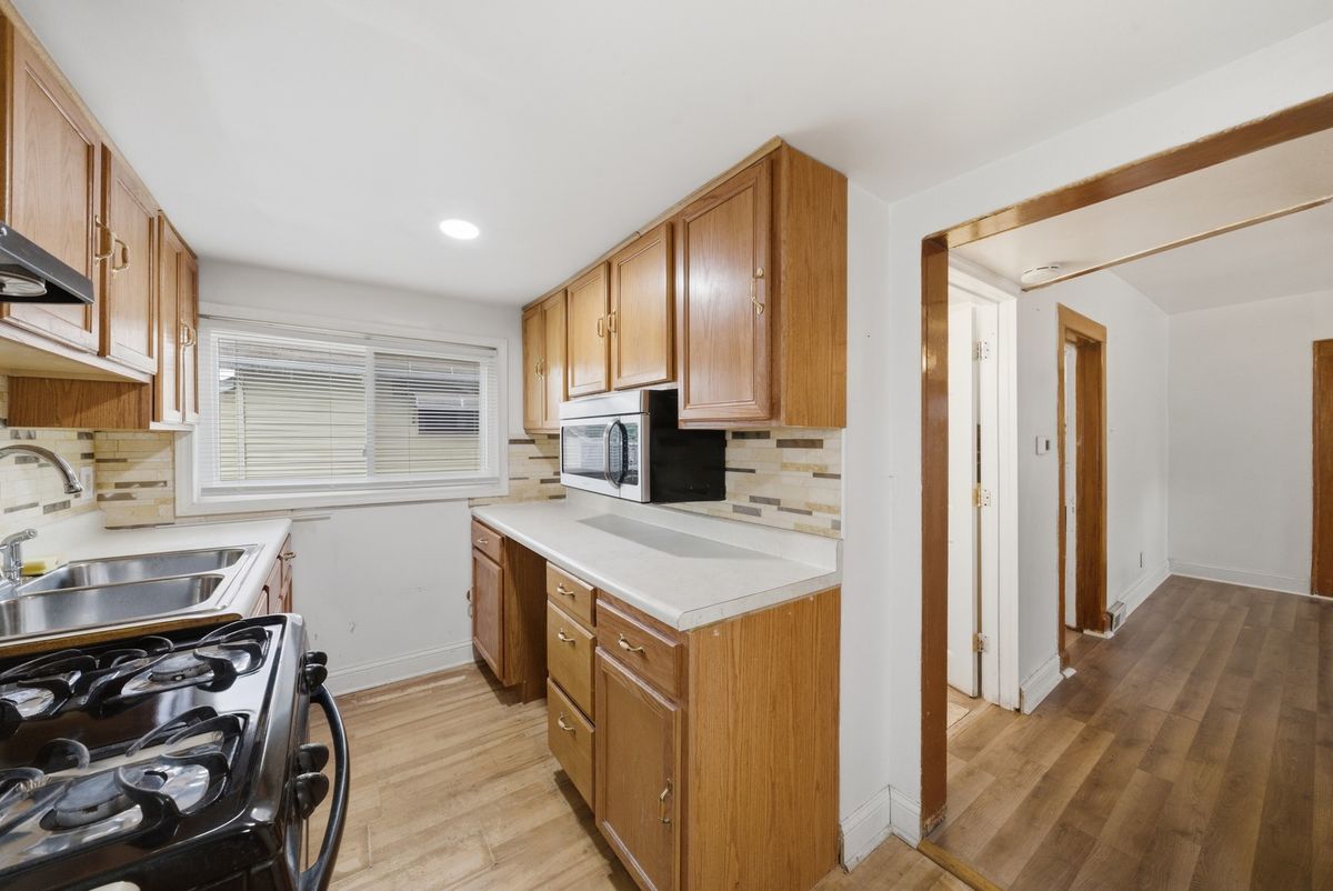 814 S 11th Avenue, Maywood, IL 60153