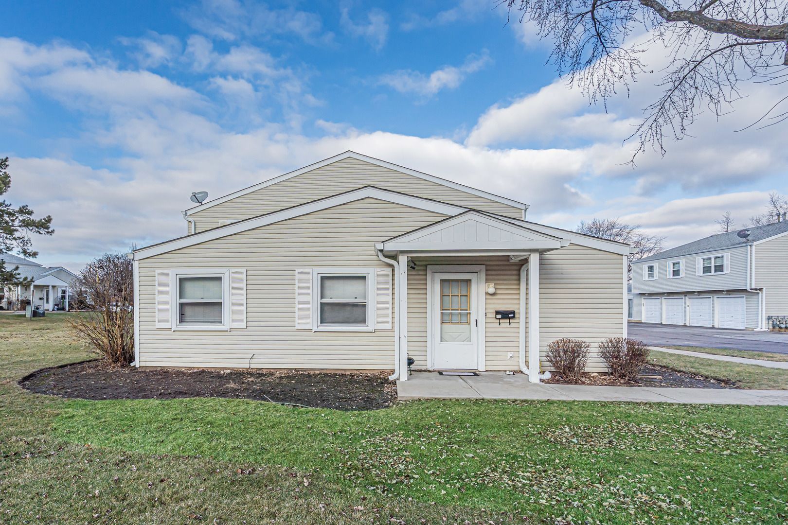 194 Robert Court #A — Bartlett, IL 60103