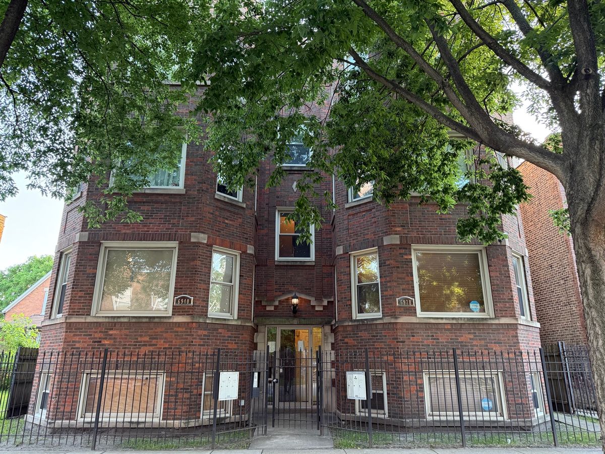 6938 Dorchester Avenue, Chicago, IL 60637