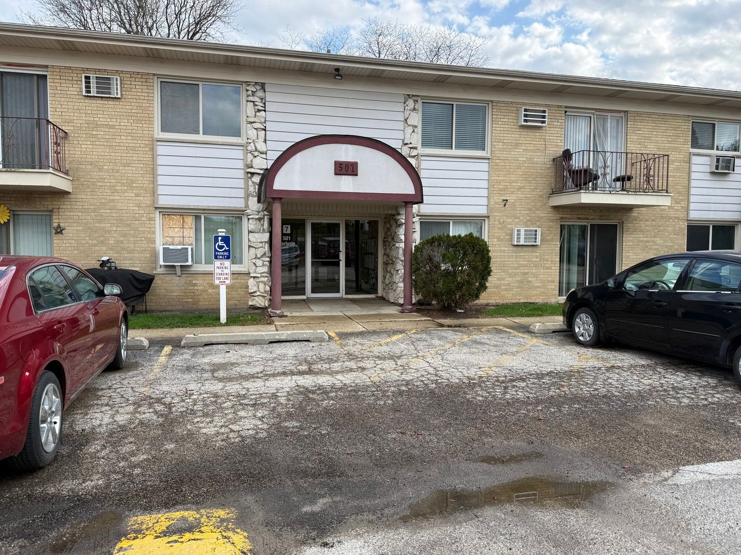 501 Carlysle Drive #7 — Clarendon Hills, IL 60514
