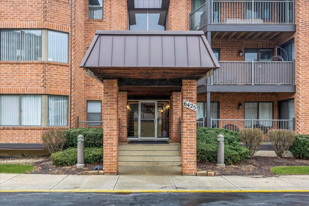 6425 Clarendon Hills Road, Willowbrook, IL 60527