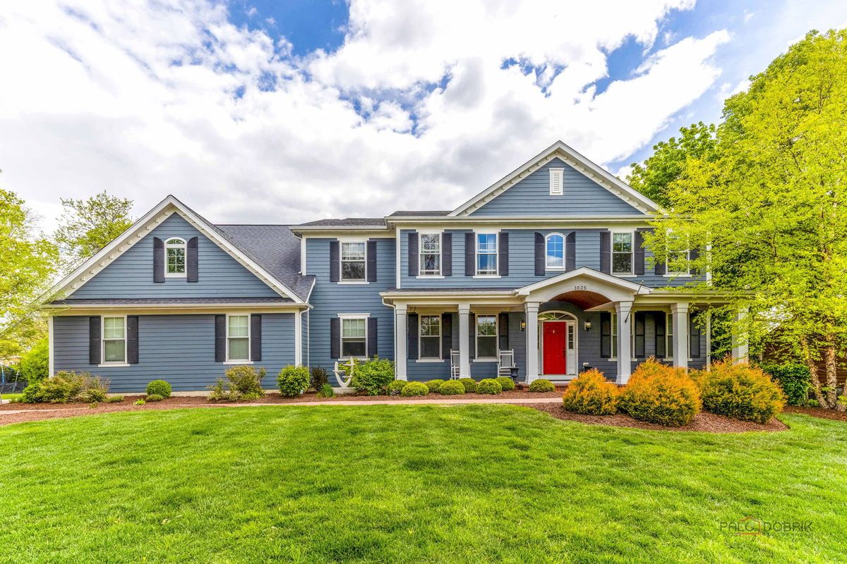 1025 Vail Avenue, Arlington Heights, IL 60005