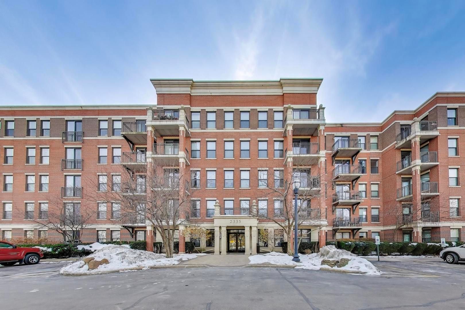 2335 W Belle Plaine Avenue #306 — Chicago, IL 60618