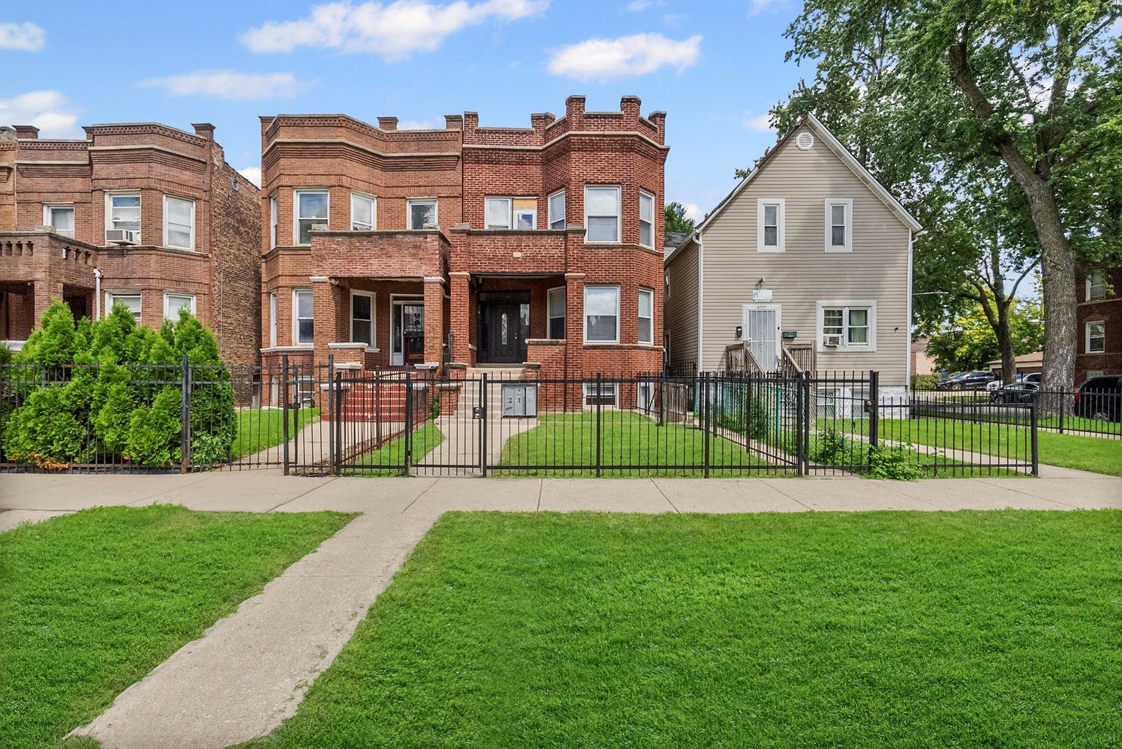4704 W Monroe Street #1 — Chicago, IL 60644