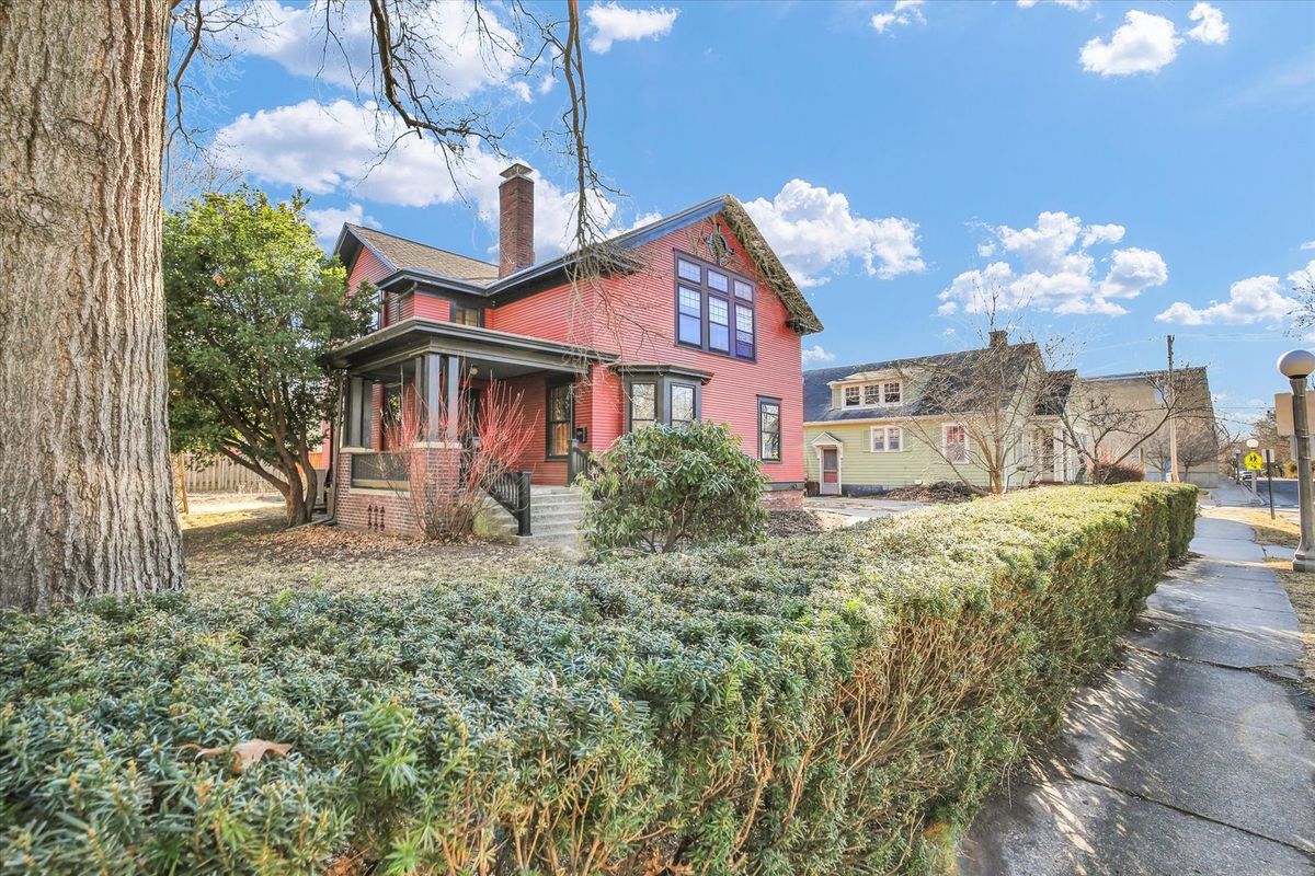 209 CALIFORNIA Avenue, Urbana, IL 61801