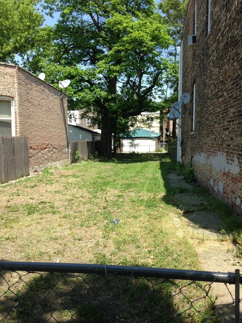 4030 W Arthington Street — Chicago, IL 60624