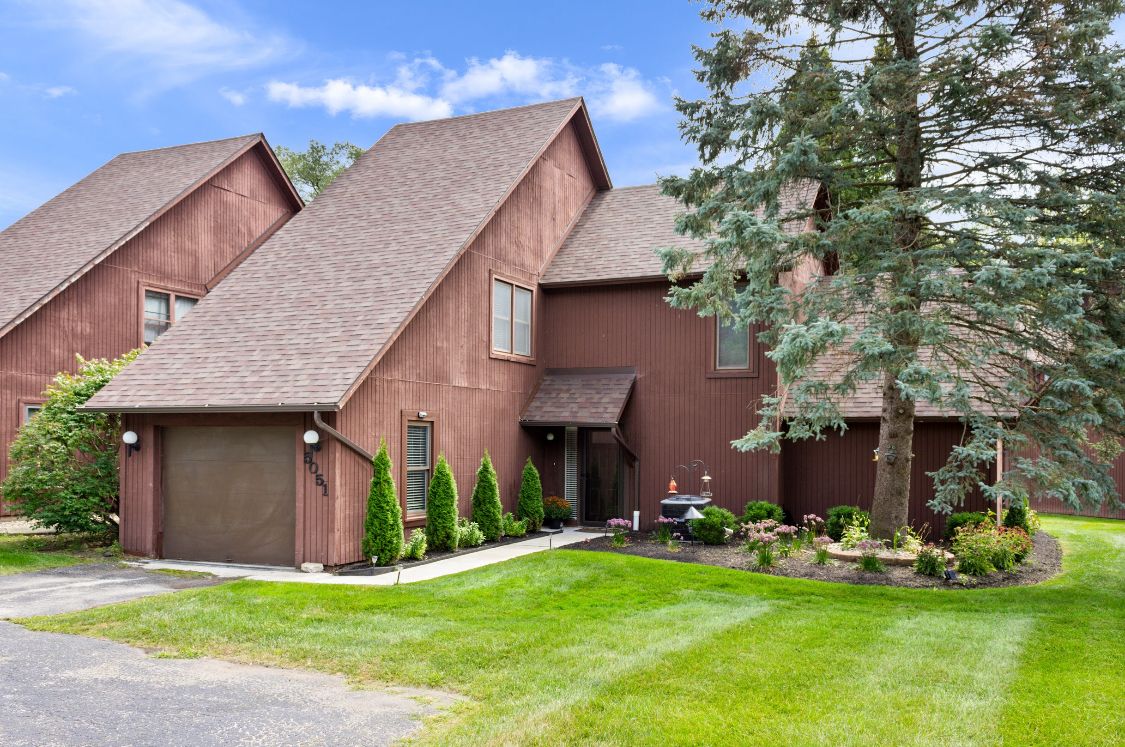 5051 Woodlake Drive — Loves Park, IL 61111