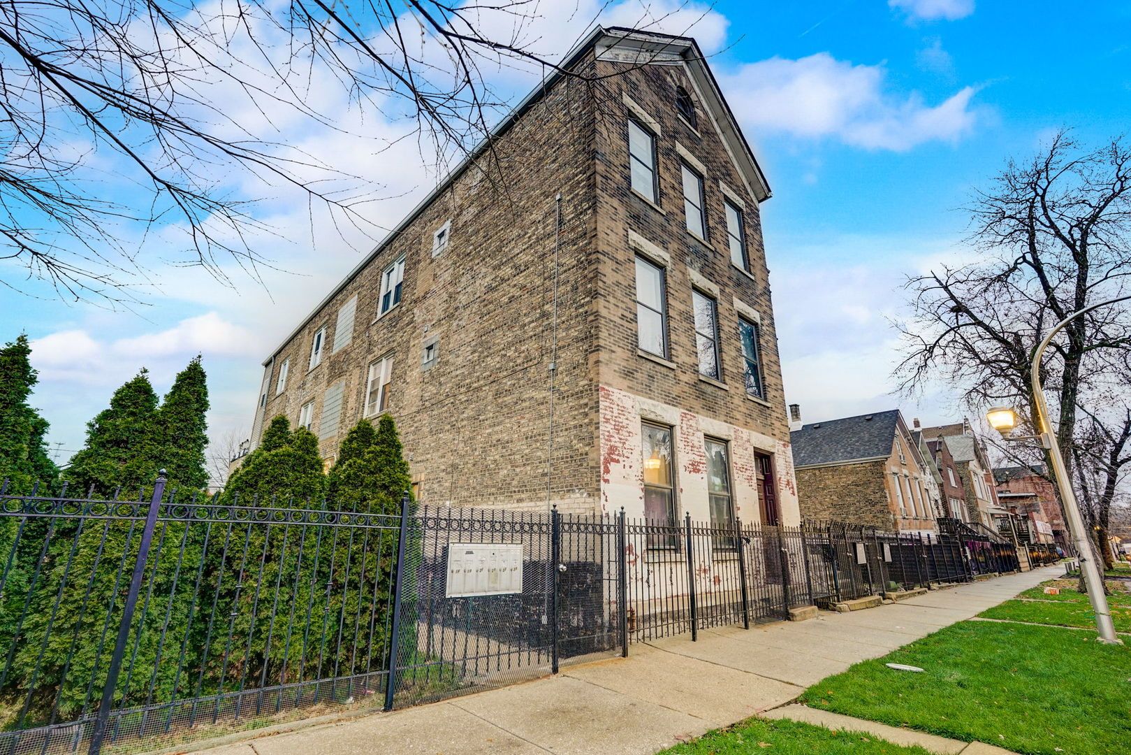2326 S Sacramento Avenue — Chicago, IL 60623