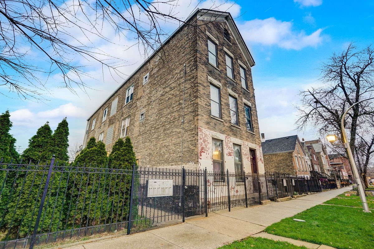 2326 Sacramento Avenue, Chicago, IL 60623
