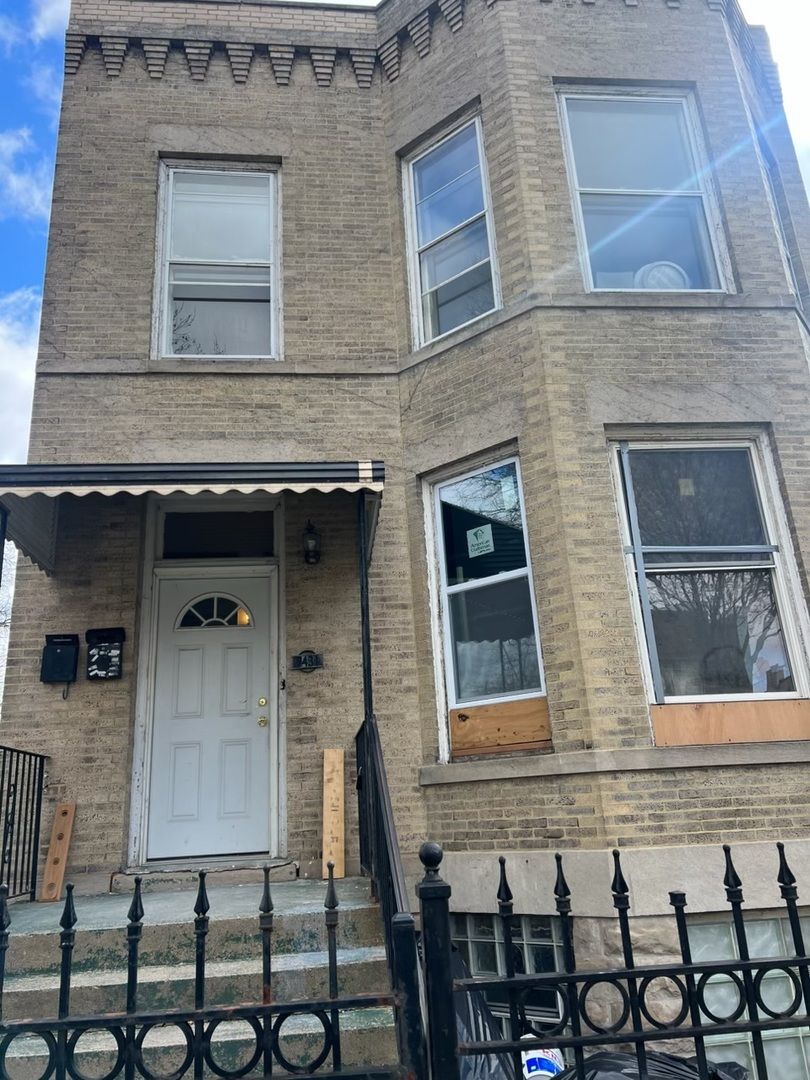 7431 S Saint Lawrence Avenue — Chicago, IL 60619