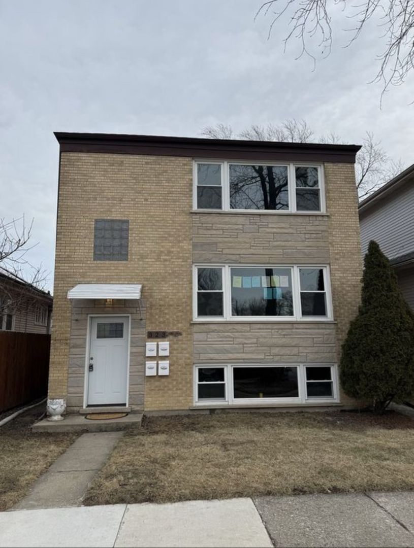 323 22nd Avenue #G — Bellwood, IL 60104