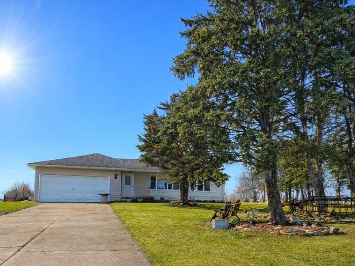 17954 10500n Road, Grant Park, IL 60940