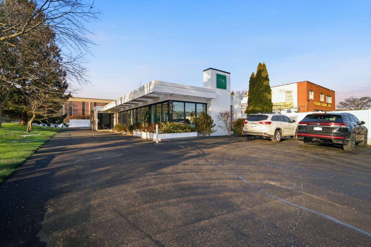 836 Skokie Boulevard, Northbrook, IL 60062