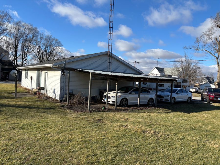 400 North Street, Donovan, IL 60931