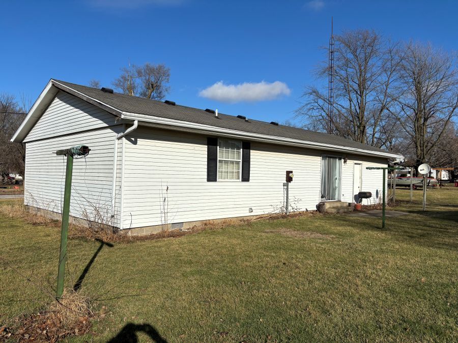 400 North Street, Donovan, IL 60931