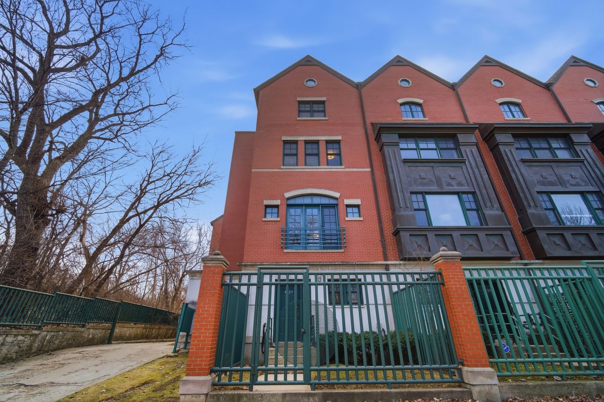4323 Peterson Avenue, Chicago, IL 60646