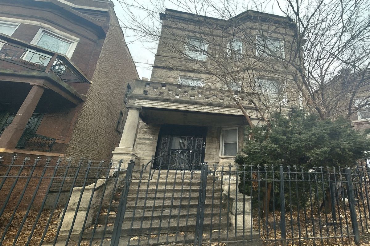 3944 Gladys Avenue, Chicago, IL 60624