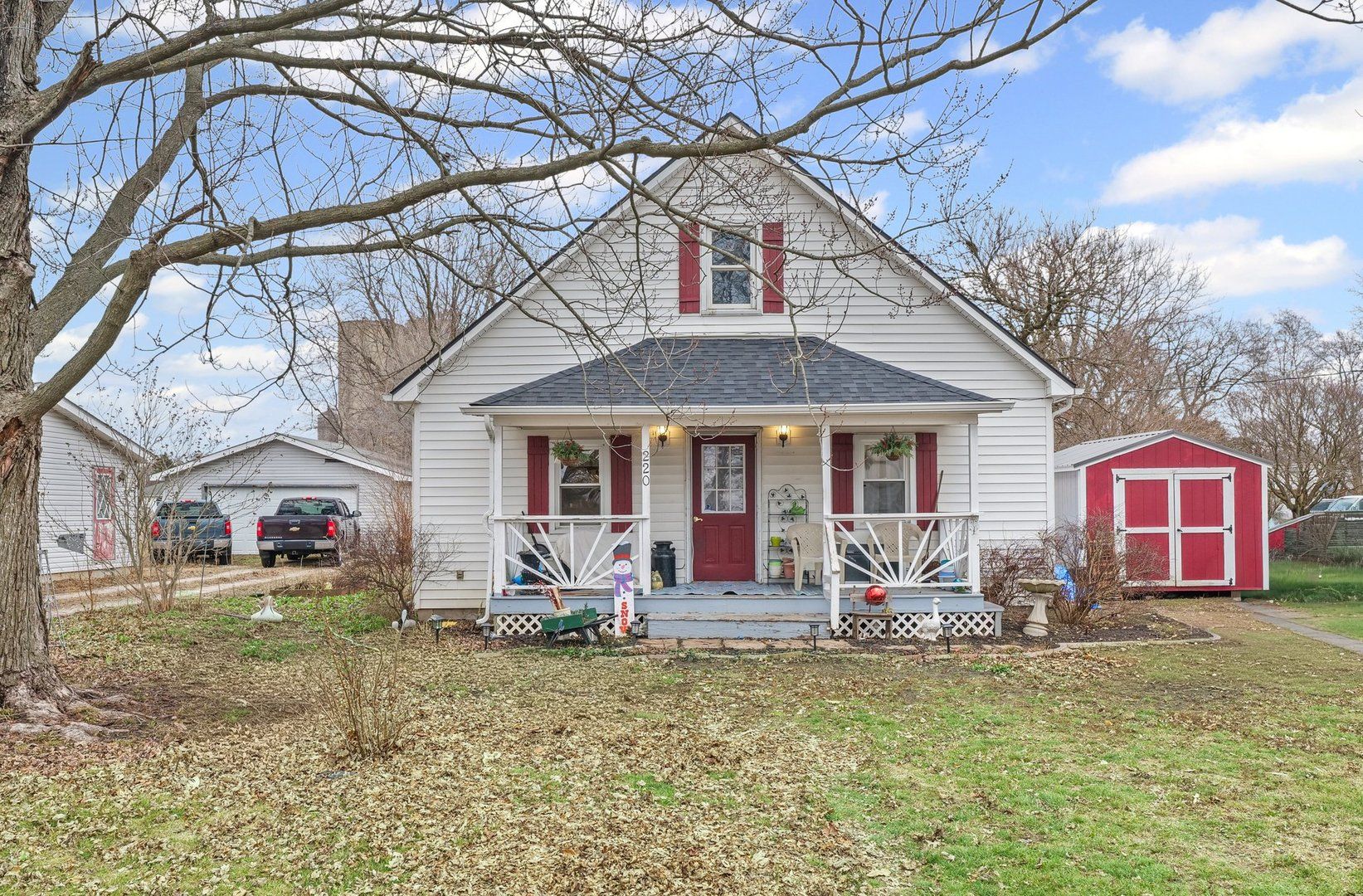 220 S Western Avenue — Deland, IL 61839
