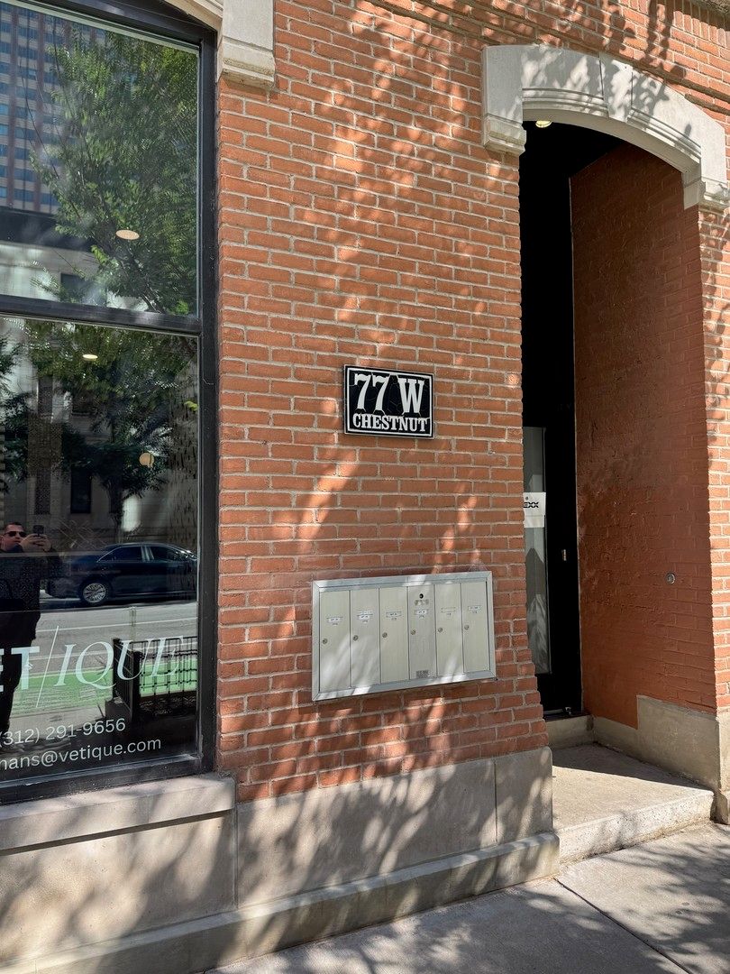 77 W Chestnut Street #3B — Chicago, IL 60610