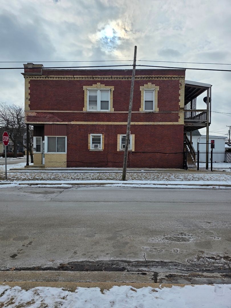 402 S 12th Avenue — Maywood, IL 60153