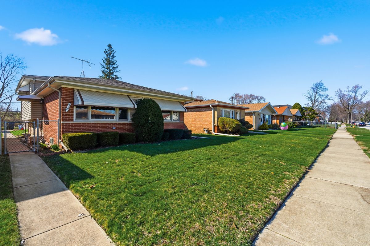 14114 Saginaw Avenue, Burnham, IL 60633