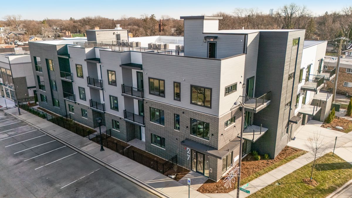 27 Park Boulevard, Villa Park, IL 60181