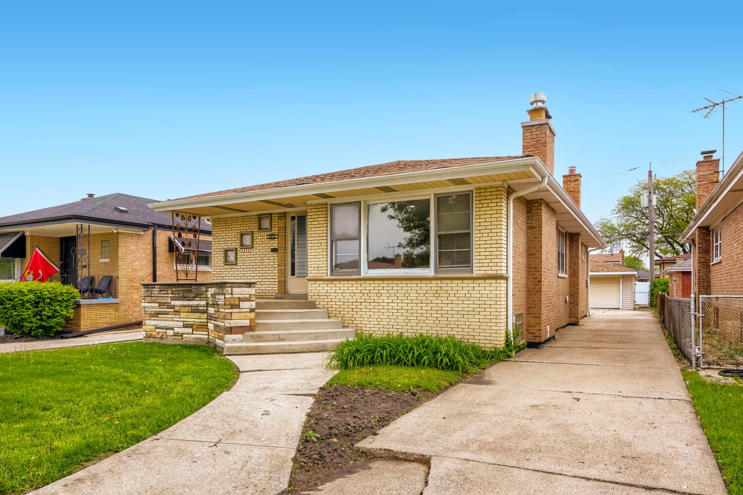 8531 S Tripp Avenue — Chicago, IL 60652