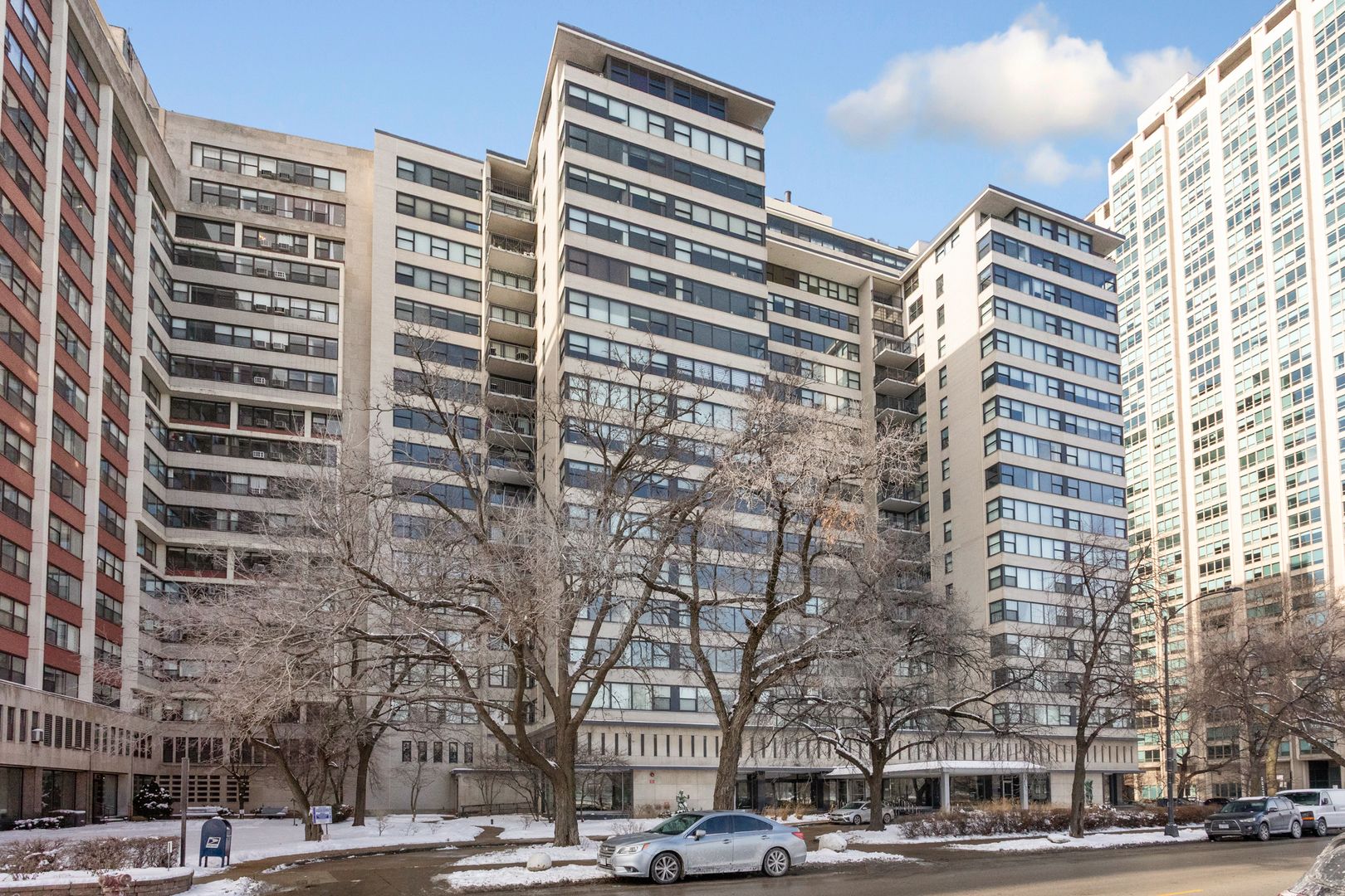 3440 N Lake Shore Drive #5A — Chicago, IL 60657