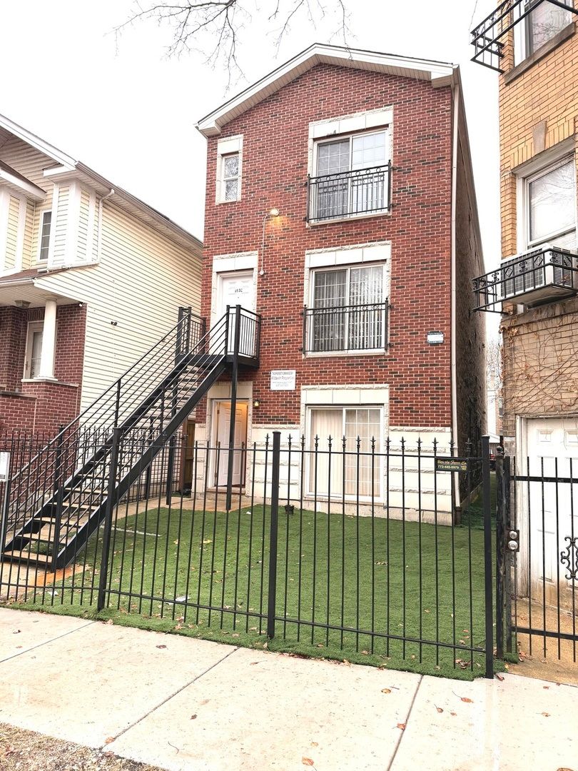 1632 S Saint Louis Avenue — Chicago, IL 60623