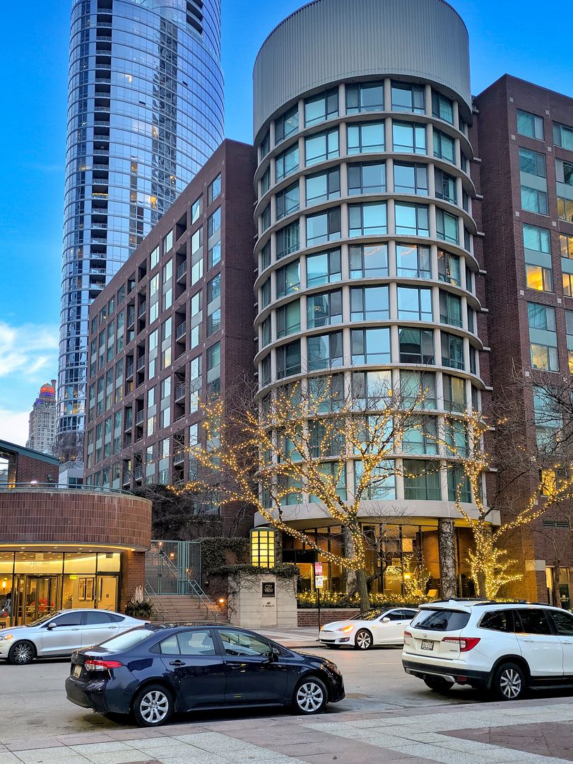480 N Mcclurg Court #404N — Chicago, IL 60611