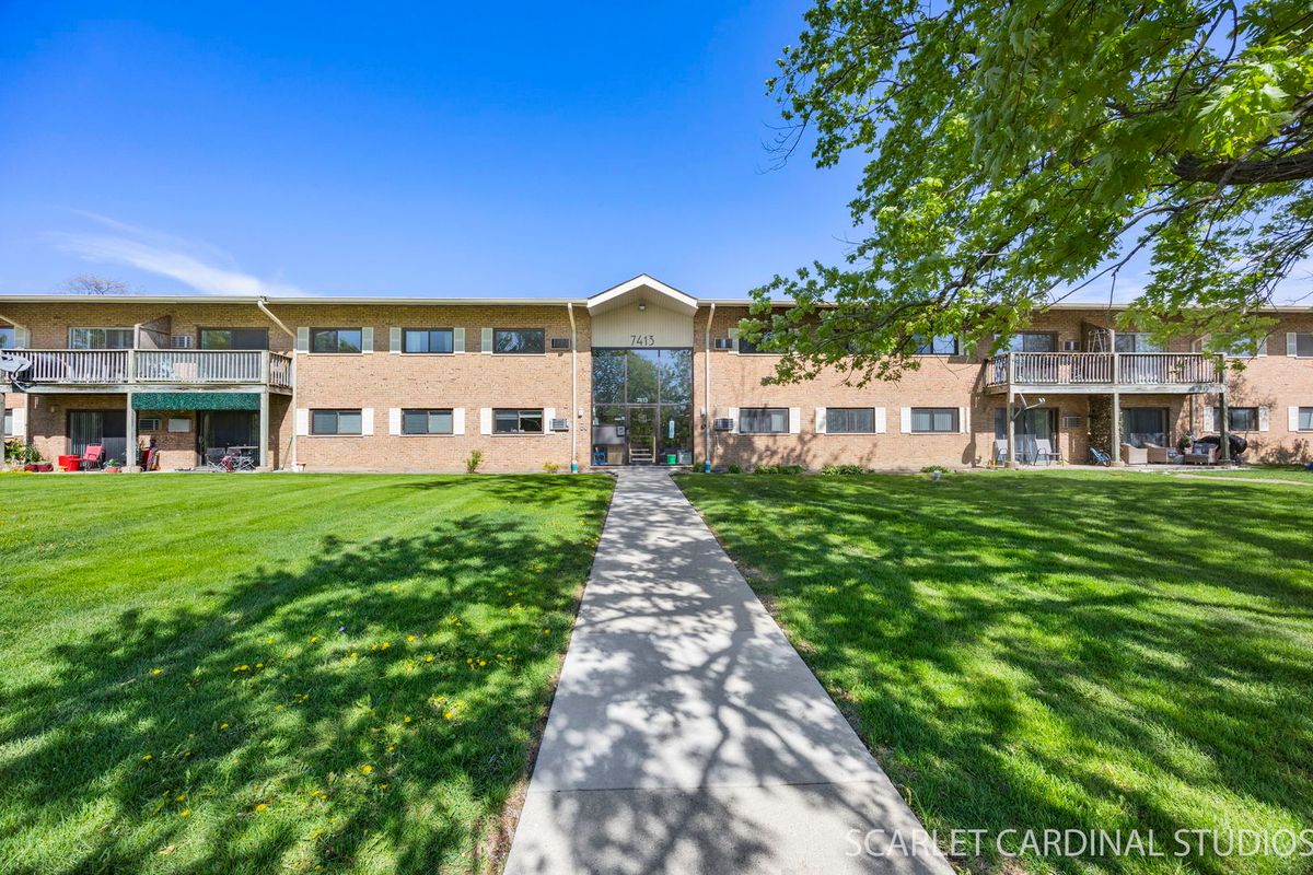 7413 Brookdale Drive, Darien, IL 60561