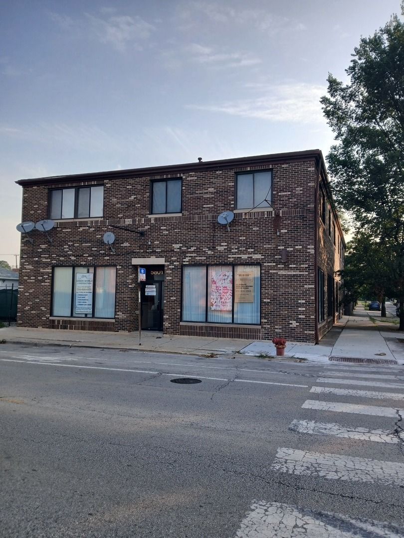 5801 N Northwest Highway — Chicago, IL 60631