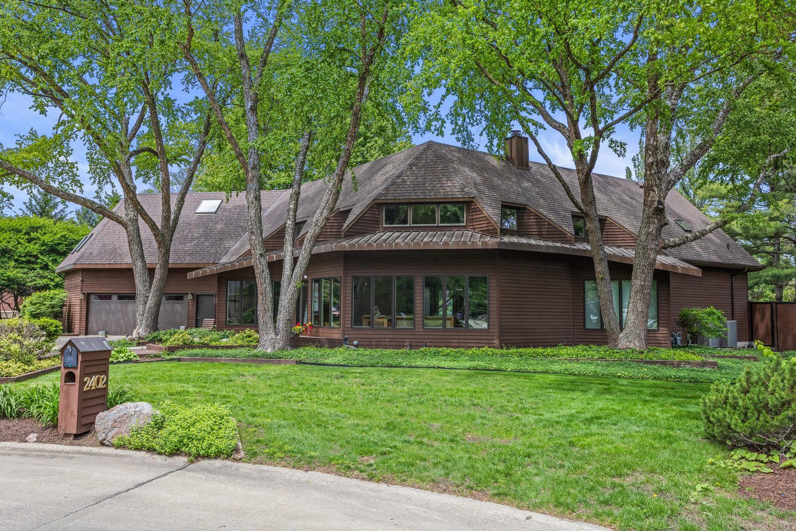 2402 N Nottingham Court — Champaign, IL 61821