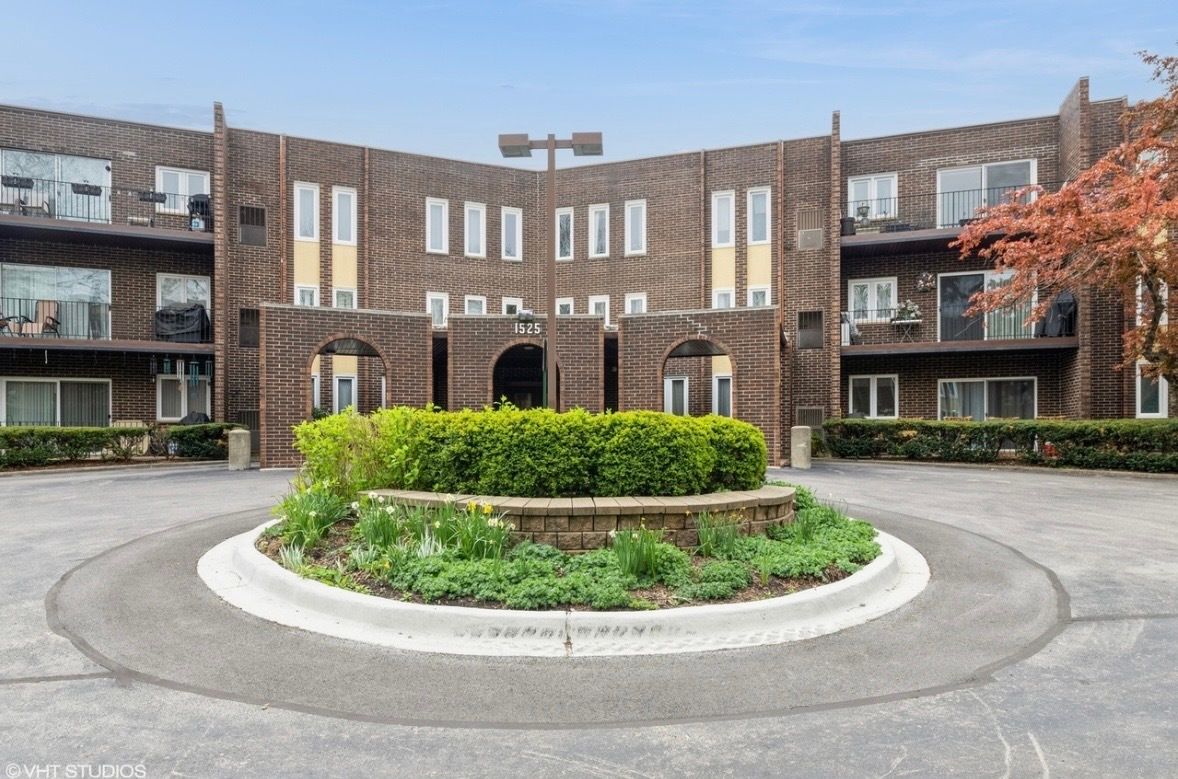 1525 Sander Court #113 — Wheeling, IL 60090
