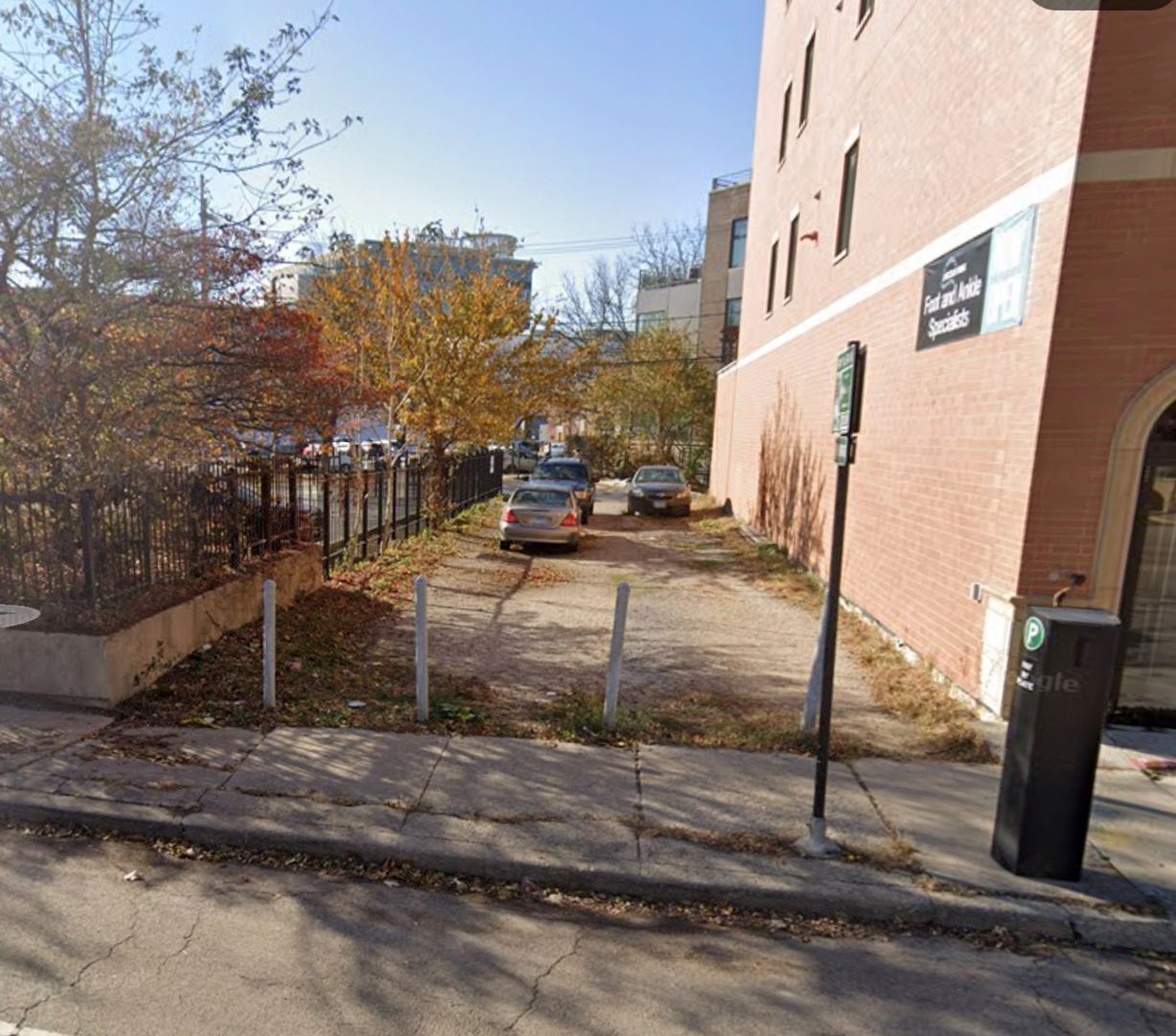 1716 N Clybourn Avenue — Chicago, IL 60614